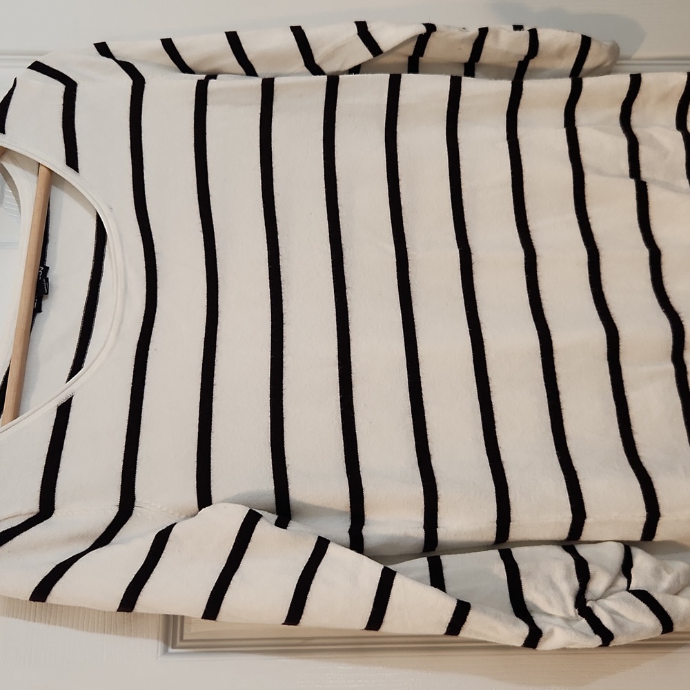 Express Sweater - Picture 2 of 6